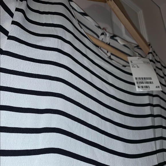 H&M Top - Picture 3 of 4